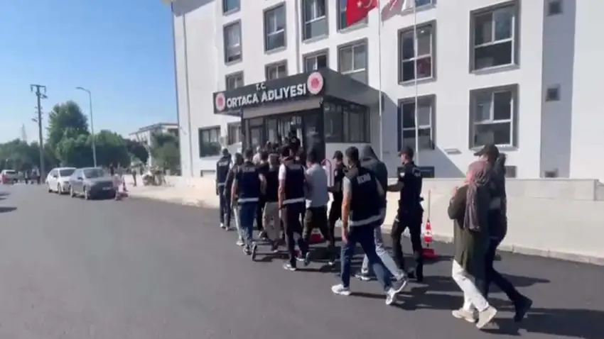 3 İlde 'Yatırım Danışmanlığı' vurgunu: 142 milyon liralık dolandırıcılık operasyonu! haberinin görseli