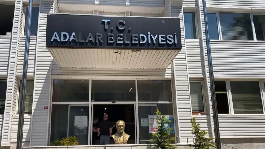 Adalar Belediyesi’ne operasyon: Başkan Ali Ercan Akpolat dahil 41 gözaltı haberinin görseli