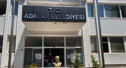 Adalar Belediyesi’ne operasyon: Başkan Ali Ercan Akpolat dahil 41 gözaltı