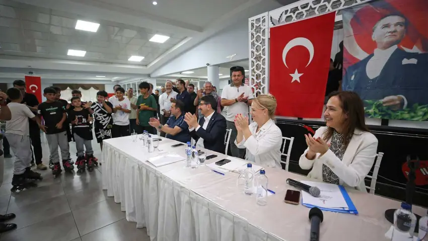 Başkan Ünsal Cumhuriyet Mahallesi’nde vatandaşları dinledi haberinin görseli