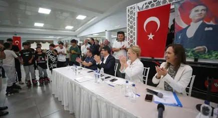 Başkan Ünsal Cumhuriyet Mahallesi’nde vatandaşları dinledi