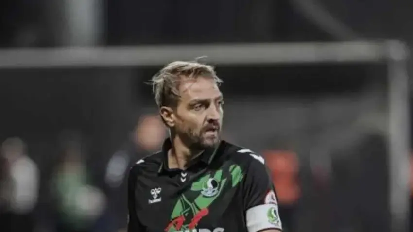 Caner Erkin futbolu bıraktı! haberinin görseli