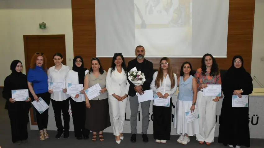 İzmir’de 3 bin 500’den fazla öğrenci Anadolu Mektebi’nde buluştu haberinin görseli