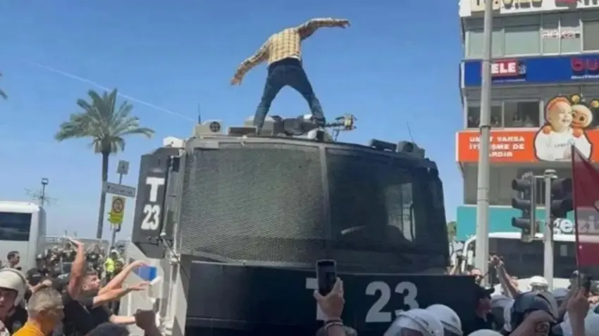 İzmir’de CHP mitingi sırasında TOMA’ya tırmanan Deniz Yolçu tahliye edildi