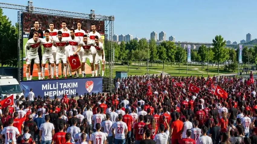 Milli maça YKS engeli: Meydanlarda maç izlemek yasaklandı! haberinin görseli