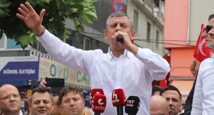 Özgür Özel: Köylüsünü, çiftçisini sokağa döktüğümüz otobüslerimizi elimizden aldılar
