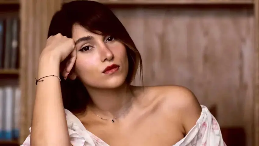 Sanata ağır darbe: Sanatçıya 74 kırbaç cezası! haberinin görseli