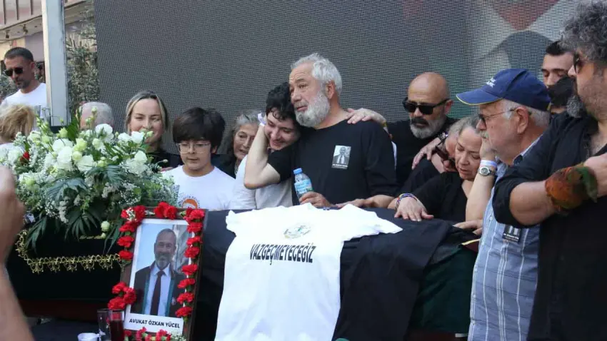 İzmir, Adalet Savaşçısı Özkan Yücel’i gözyaşlarıyla uğurladı haberinin görseli