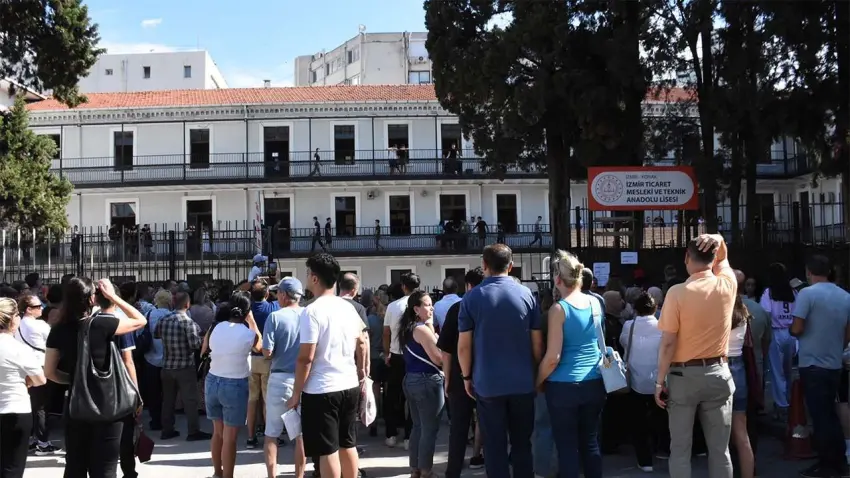 İzmir'de YKS maratonu başladı haberinin görseli