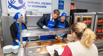 Konak'ta bir kent lokantası daha: Menü 25 Lira