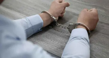 Selçuk’ta belediye çalışanı eczacıyı darp etti