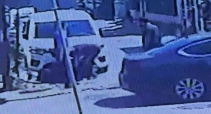 Tabancayla bacaklarından vurduğu kişiye kemeriyle turnike yaptı