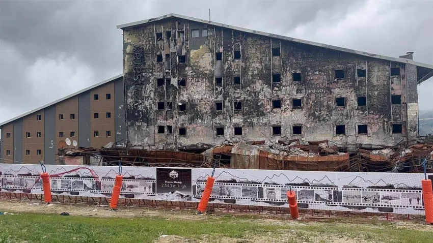 Uludağ'daki faciada 450 gün sonra keşif: Duman dedektörleri ve yangın sprinklerleri çalışmamış! haberinin görseli