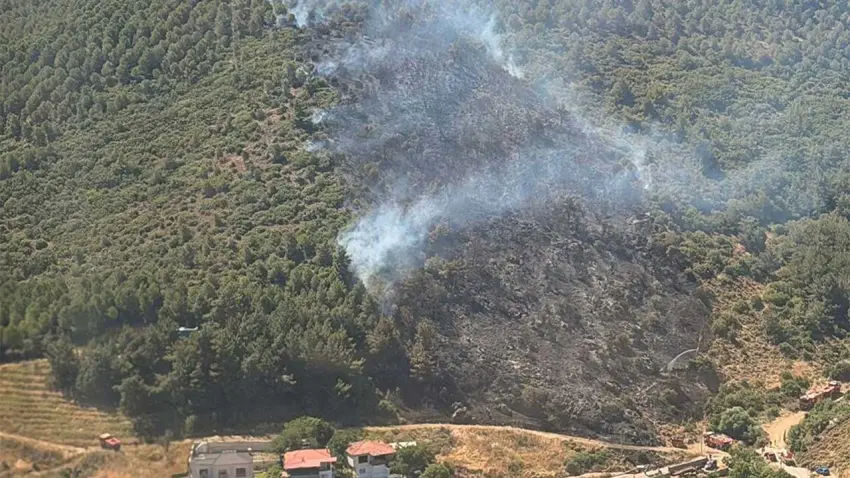 Balıkesir’de orman yangınına havadan ve karadan müdahale haberinin görseli