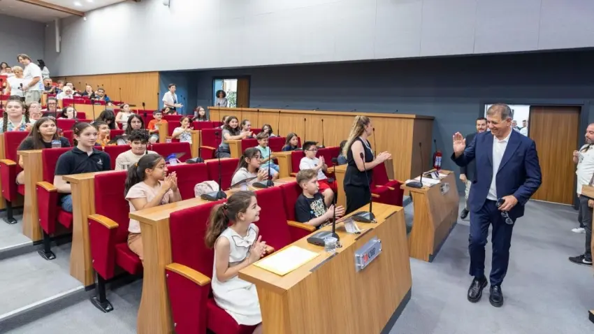 Başkan Tugay’dan Çocuk Meclisi’ne övgü: Sizler dünyamızı güzelleştiriyorsunuz haberinin görseli
