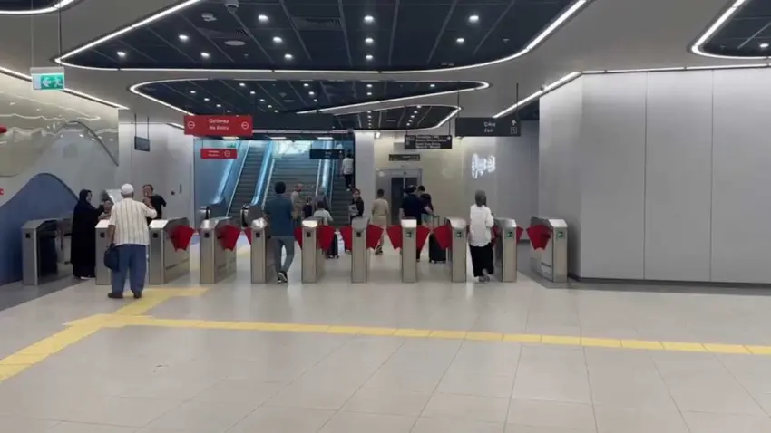 Halkalı-Arnavutköy metrosunu ilk gününde binlerce kişi kullandı haberinin görseli