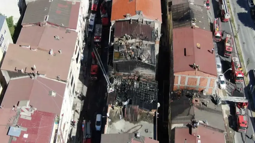 İstanbul'da çatı yangını kabusu! Alevler 6 binaya sıçradı