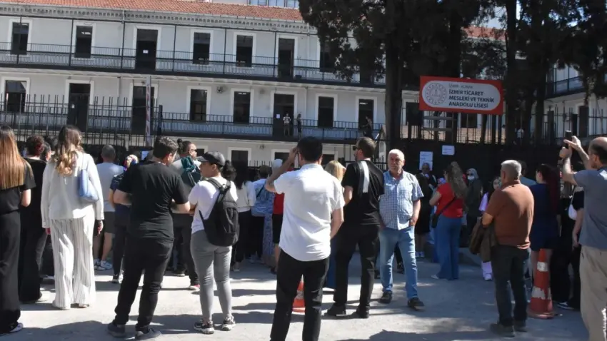 İzmir'de YKS Maratonu başladı haberinin görseli