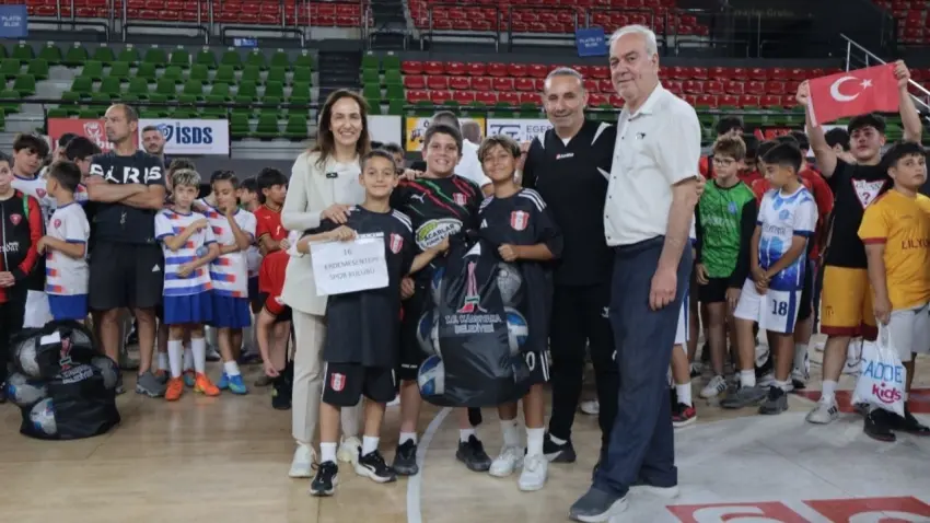 Karşıyaka'da Kış Spor Okulları'na görkemli kapanış haberinin görseli
