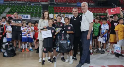 Karşıyaka'da Kış Spor Okulları'na görkemli kapanış