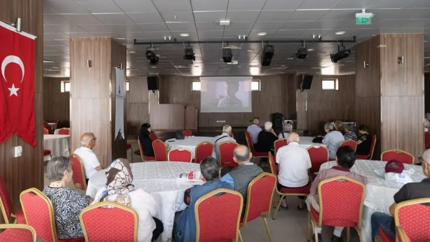 Zübeyde Hanım Huzurevi’nde Babalar Günü'nde sinema keyfi haberinin görseli