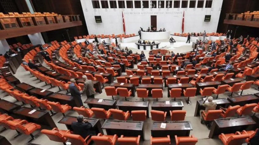 12. Yargı Paketi Meclis’te: Duruşma aralıkları 3 aya iniyor, mirasçılara öncelikli satış hakkı geliyor haberinin görseli