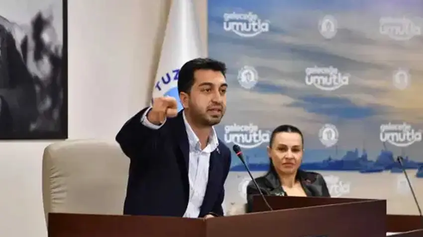 AK Parti'ye transfer iddiaları konuşulurken şok çıkış: CHP'li Tuzla Belediye Başkanı İBB'yi hedef aldı! haberinin görseli