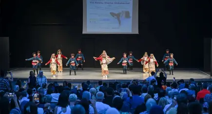 Bornova'da dans gecesi: Kursiyerlerden büyüleyen performans