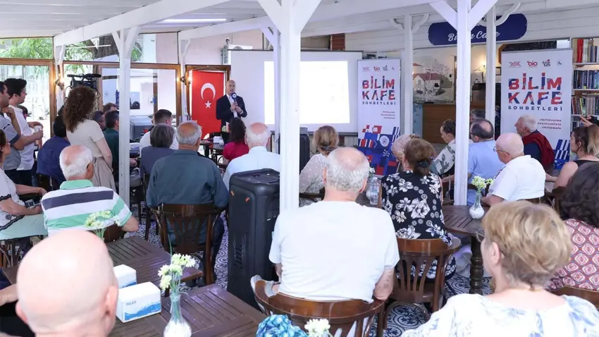 DEÜ Bilim Kafe’de kalp pilinin yaşama etkileri konuşuldu haberinin görseli