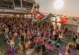 İzmir Körfezi’nde gün batımına karşı yoga buluşması