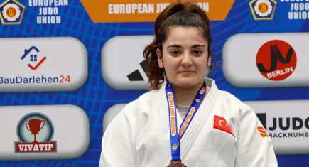 İzmirli sporcu Sema Mete’den Berlin’de bronz madalya