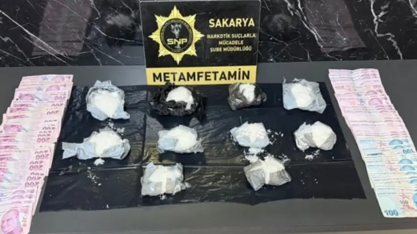 Sakarya'da kuryeli uyuşturucu operasyonu: Motosikletli zehir taciri ve alıcı kardeşler yakalandı haberinin görseli