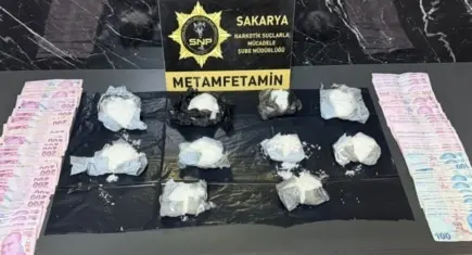 Sakarya'da kuryeli uyuşturucu operasyonu: Motosikletli zehir taciri ve alıcı kardeşler yakalandı