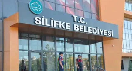 Silifke Belediyesi'nde Başkan dahil 8 kişi tutuklandı