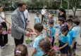 Bornova’da öğrencilere çilek fidesi dağıtıldı