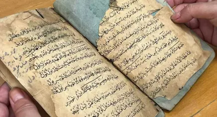 Ege Üniversitesi'nde yüzlerce yıllık yazma eserler dijital ortama taşınıyor