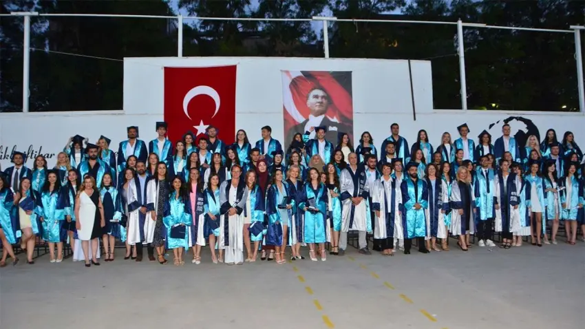 EÜ Mühendislik Fakültesi mezunlarını uğurladı haberinin görseli