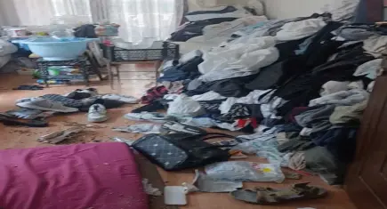 Kötü koku ihbarı yapıldı, ekipler şoke oldu: Evden 1 ton atık çıktı!