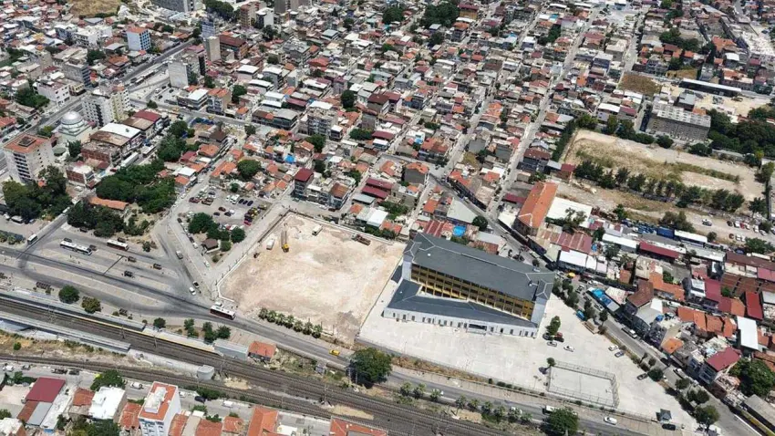 Langar Futbol Sahası yeniden İzmir’e kazandırılıyor haberinin görseli