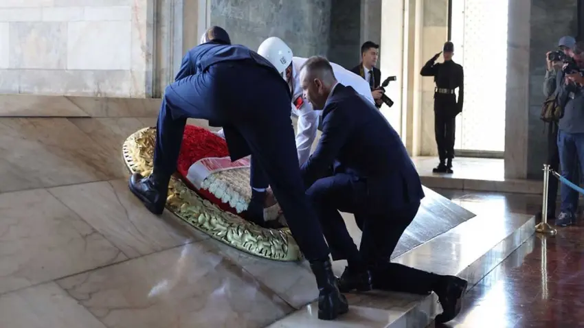 Polonya Cumhurbaşkanı Nawrocki Ankara'da: İlk durak Anıtkabir oldu haberinin görseli