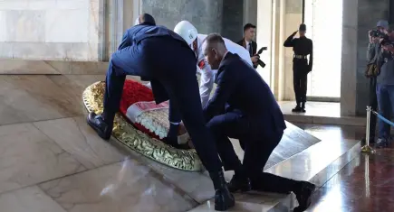 Polonya Cumhurbaşkanı Nawrocki Ankara'da: İlk durak Anıtkabir oldu