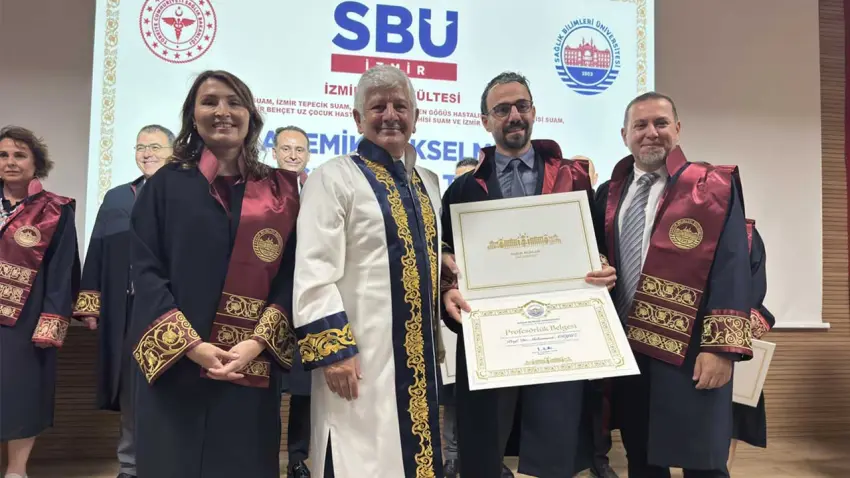 SBÜ İzmir Tıp Fakültesinde görevde yükselen ve atanan akademisyenler için tören haberinin görseli