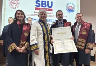 SBÜ İzmir Tıp Fakültesinde görevde yükselen ve atanan akademisyenler için tören