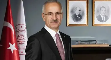 Uraloğlu: Türk sahipli 11 gemi Hürmüz Boğazı'nı geçti