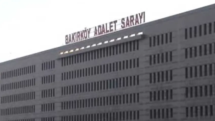 Bakırköy Adliyesi'nde X-Ray alarmı: Çantasından kalem görünümlü silah ve neşter çıktı! haberinin görseli