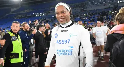 Efsane sahalara dönüyor: Ronaldinho İtalya kulübü Ravenna ile anlaştı