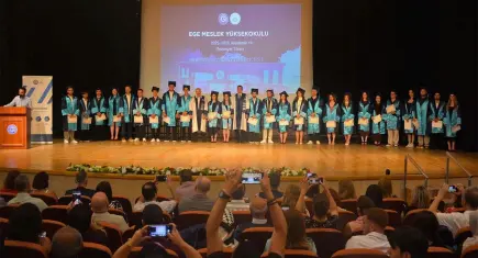 Ege Meslek Yüksekokulu’nda mezuniyet heyecanı