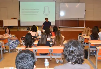 EÜ’den lise öğrencilerine yeni medya ve podcast eğitimi