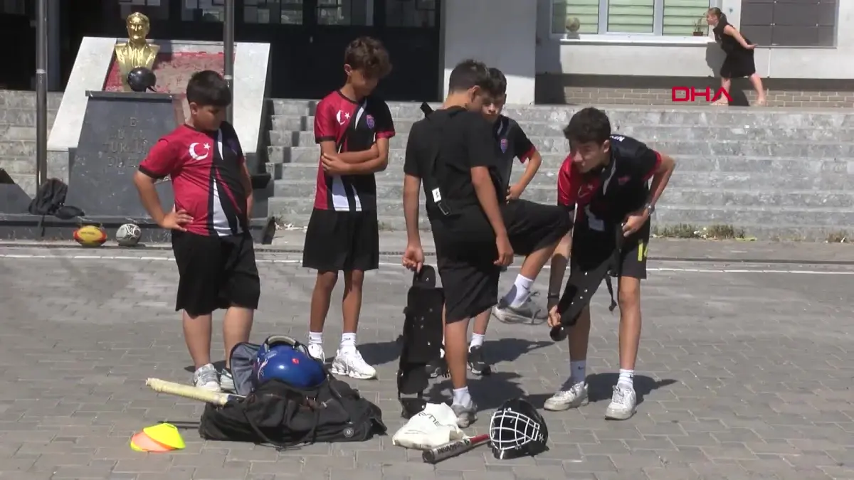 İzmir'deki 500 mevcutlu ortaokulda 200 öğrencinin sporcu lisansı var görseli