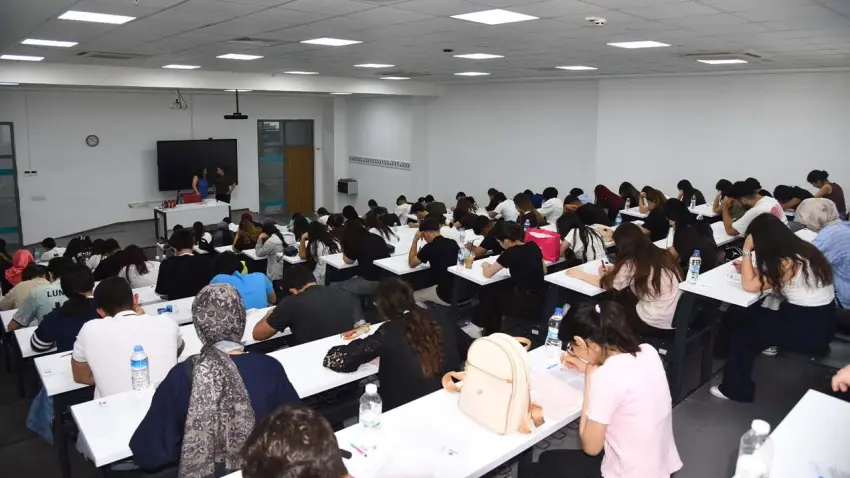 Menemen’de eğitime güçlü destek, öğrencilere kapsamlı yatırım haberinin görseli